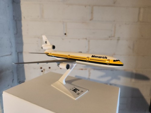 Monarch airlines - dc-10,