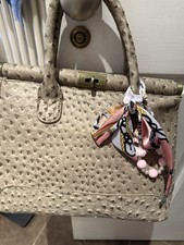 Large Classic Ostrich Effect