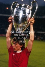 1982 TONY MORLEY EUROPEAN CUP TROPHY PHOTO PRINT ASTON VILLA SQUAD EUROPE UEFA