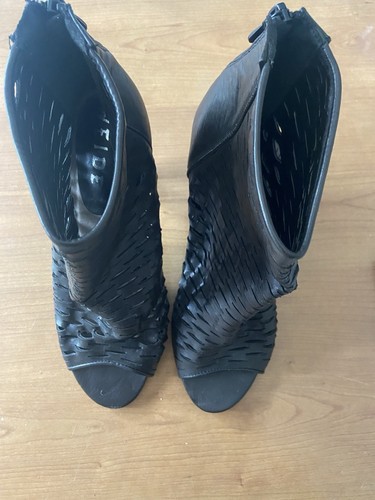 Weide black lattice peep toe - lattice,
