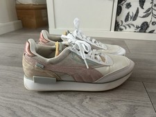 Womans Size 6 PUMA Future