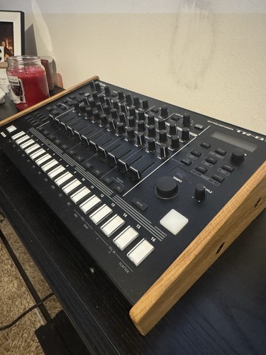 Roland oak side - tr-8s, w/