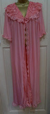 VINTAGE HAND DYED PRETTY PINK SILKY NYLON LONG NEGLIGEE ROBE PRETTY LACE 12-14