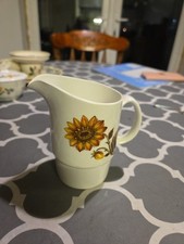 Johnson Brothers Milk Jug Snow White Sunflowerl Retro H:12cm holds 1/2 pint