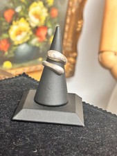 stunning vintage 925 silver ring from Birmingham, in a Tiffany and co bypass sty