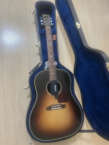 Gibson banner true - j-45,