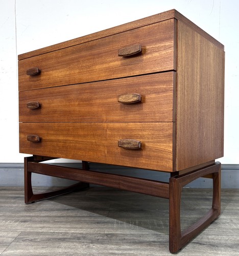 Stylish mid century teak chest - teak,