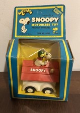 Vintage Peanuts/Snoopy Aviva Dog House Kennel Car With Original Box