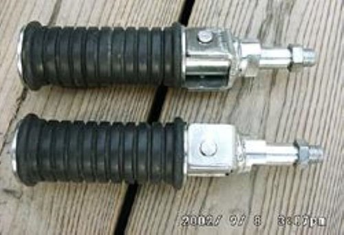 Suzuki foot pegs - pegs, gt380