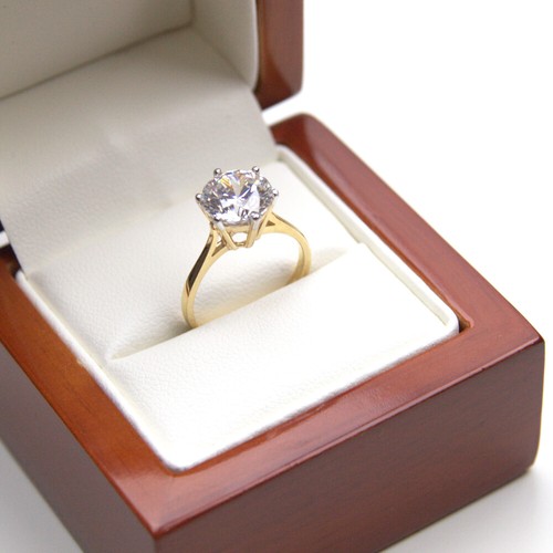 9ct gold diamond - 9ct, moissanite