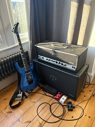 Evh 5150iii 2x12 and peavey - 2x12,