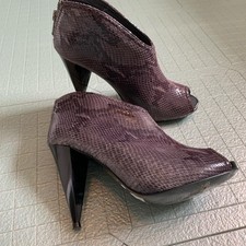 Ladies snakeskin stiletto