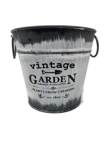 Small vintage garden tin - small,
