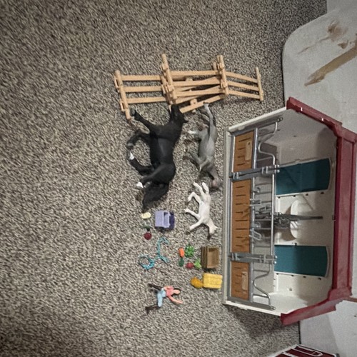 Schleich horse barn with - horse,