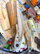 Auto clay pigeon throwing arm