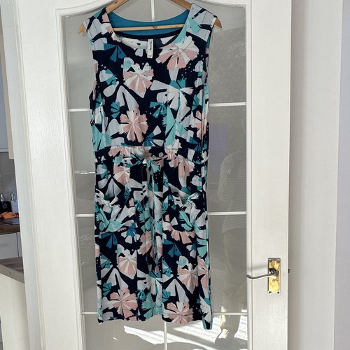 Weirdfish sleeveless viscose - sleeveless,