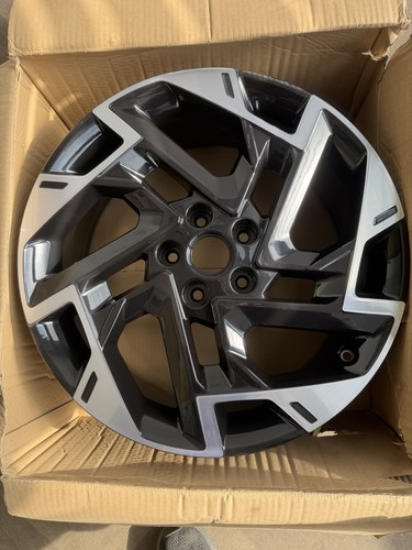 Hyundai alloy wheel - hyundai,