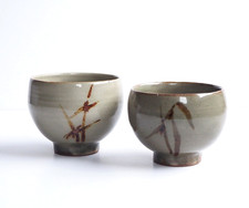 CLARE SUTCLIFFE Wenford Bridge Pottery: Two Tea Bowls with Brushed Decoration