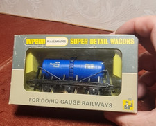 Triang Wrenn W5023    6 Wheeled  Wagon Milk Marketing Board