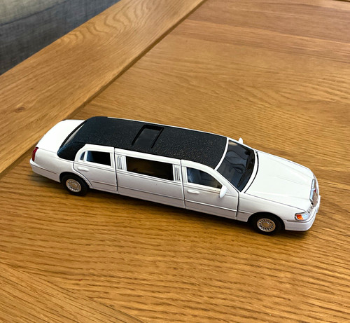 Kinsmart 1999 lincoln - 1999, town