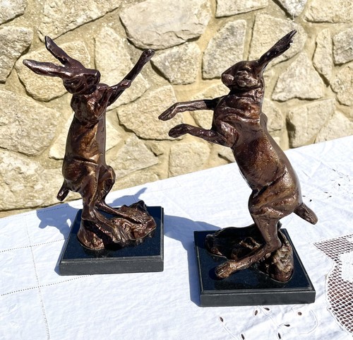 Boxing hares sculptures - boxing,