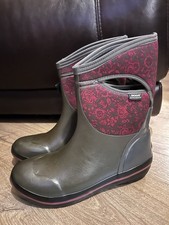 Bogs Quilted Floral Mid Women’s Boots Size 9