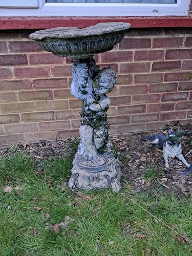 Concrete cherub birdbath - 🐦,