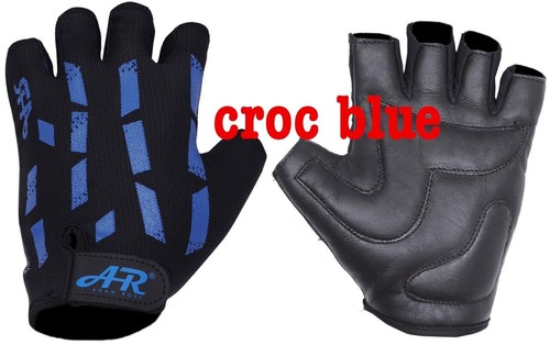 Fingerless gloves padded