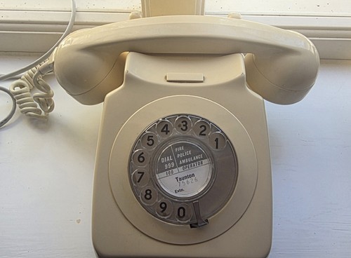 Old fashon telephone - , good