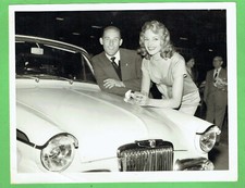#T37. ORIGINAL 1950s FAN PHOTOGRAPH OF MARGARET SIMONS & STIRLING MOSS