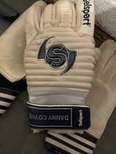 Welsh no. 1..Danny Coyne….Signed Gloves (Danny Coyne)