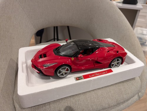 Laferrari bburago - 1/18,