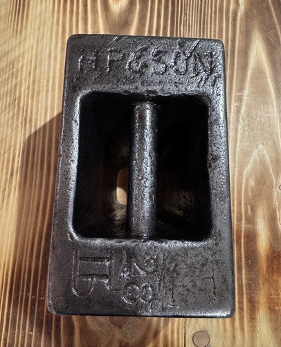Vintage cast iron weight - cast, h.p