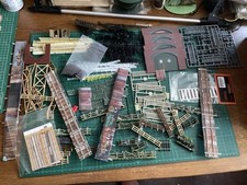 00 Gauge Assortment Of Fences, Plastic And Wooden With  Items For Model Railway