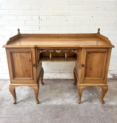 Charming pedestal writing - charming, pedestal/writing