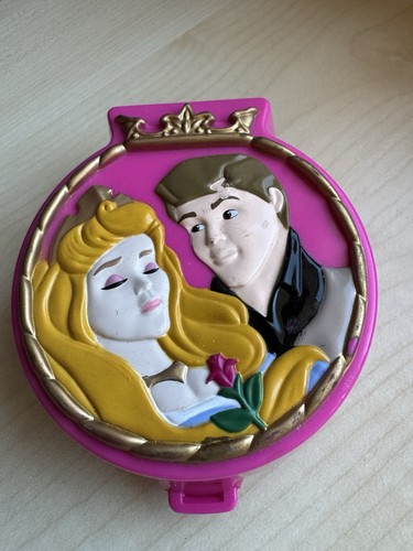 Vintage polly pocket sleeping - polly,