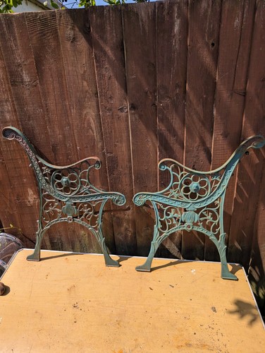 Vintage cast iron - cast, lion