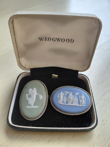 Pair vintage wedgwood - of,