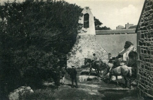Photo horse riders near - of,