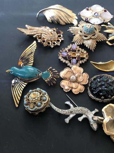 Job lot brooches vintage - lot,