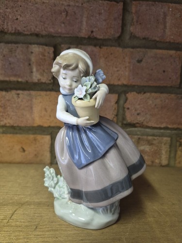 Lladro 5223 spring here - 5223,