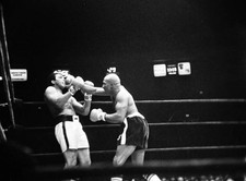 Ernie Shavers Throws A Right