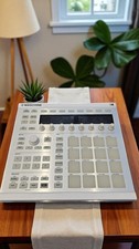 Native Instruments Maschine