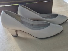 Ladies Vintage Leather Court Shoes by Bally Size 6 Ivory