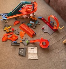 Hot Wheels Mega City Garage Play set