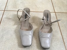 Roberto Vianni Cream/Off White Ankle Strap Heels Shoes. Size 4.5. Soft Leather