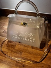 Un Voyage Au Pays Des