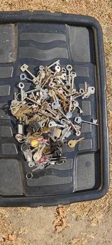 Job lot old vintage - job, keys
