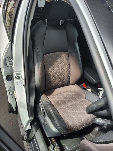 Seat front right toyota - right,
