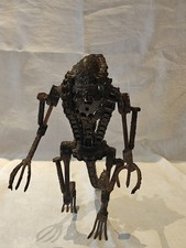 ALIEN PREDATOR XENOMORPH METAL SCULPTURE   13" By 18" 30+ Years Old